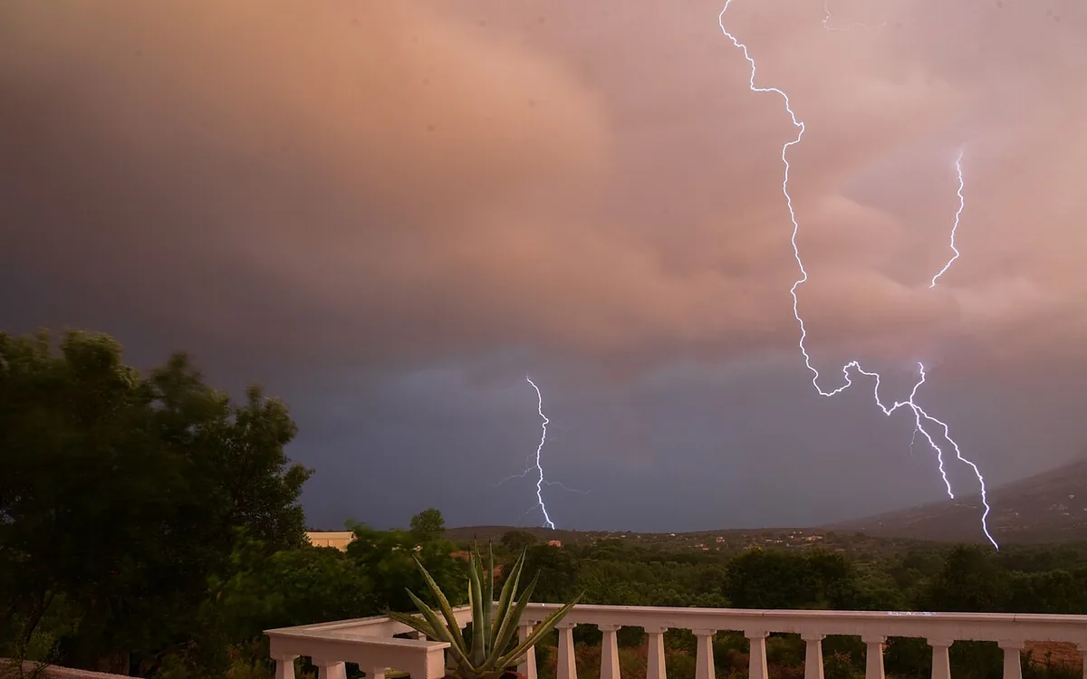 Καλοκαιρινή καταιγίδα με κεραυνούς στην Κεφαλονιά