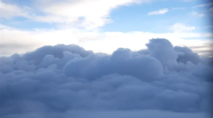 Σύννεφα πάνω από τη Θεσσαλονίκη την άνοιξη